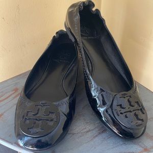 - 💕- Tory Burch Patent Leather Ballet Flats     Black.  size 6 EUC